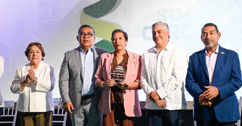 Soledad reconoce a docentes destacados por su trayectoria y compromiso educativo