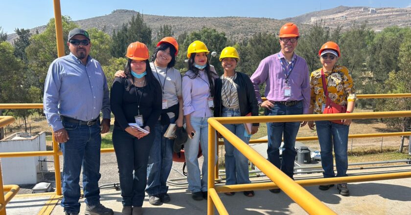 Universitarias conocen proceso de saneamiento de agua en planta tratadora de Interapas