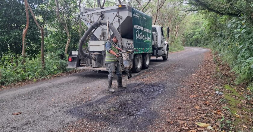 Gobierno Estatal supervisa obras carreteras y anuncia rehabilitación de más de 14 caminos en la Huasteca