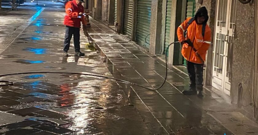 Gobierno de la Capital intensifica limpieza nocturna en el Centro Histórico de SLP