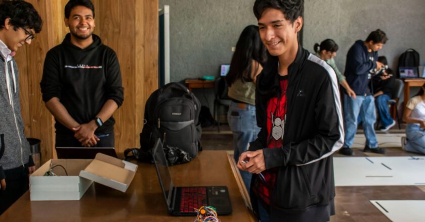 Estudiantes de la UASLP destacan con proyectos innovadores en concurso de robótica