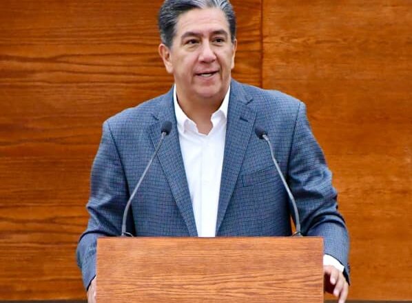 Marco Gama propone ampliar a 12 días la licencia de paternidad con goce de sueldo