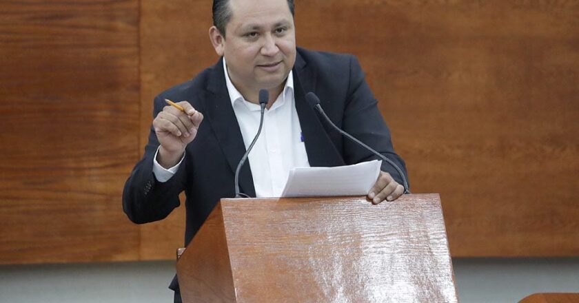 Diputado denuncia presuntos cobros excesivos de INTERAPAS a usuarios comerciales