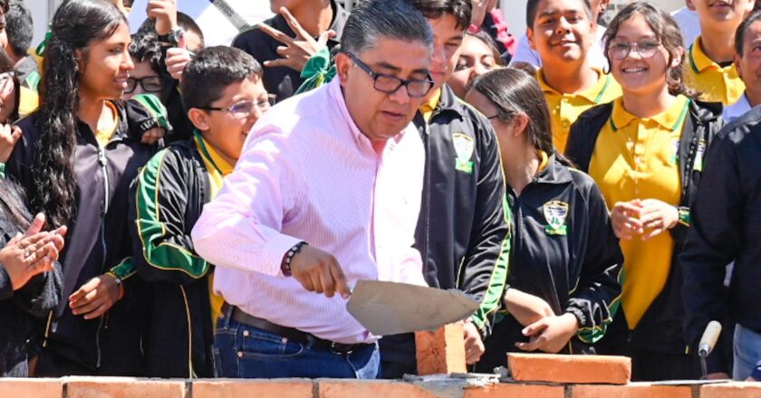 Juan Manuel Navarro arranca construcción de aulas en secundaria de Soledad