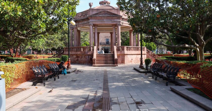 Gobierno de la Capital refuerza mantenimiento y limpieza en Plaza de Armas