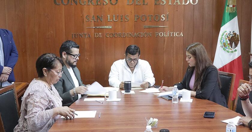 Comisión de Hacienda del Congreso del Estadl analiza solicitudes de crédito de seis ayuntamientos potosinos