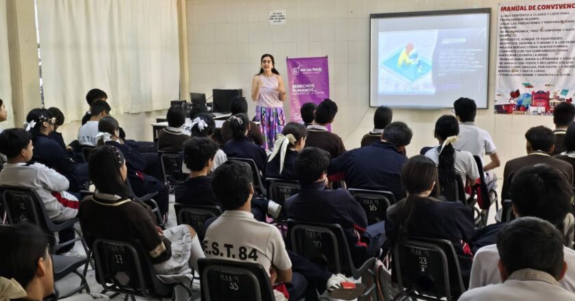 Gobierno de la Capital refuerza prevención de la violencia digital entre estudiantes