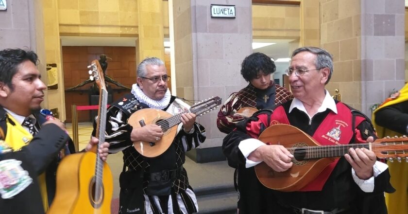 Tunas y estudiantinas: el sonido que persiste en las calles de San Luis Potosí