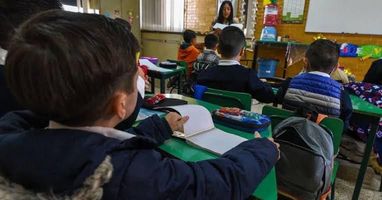Escuelas privadas podrían continuar clases pese a cierre anticipado del ciclo escolar