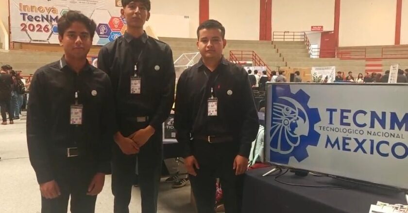 Estudiantes potosinos crean Green Sky Pure, un innovador purificador de aire a base de microalgas