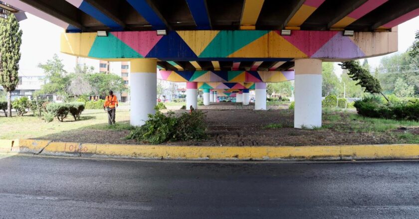 Refuerzan limpieza y mantenimiento en vialidades clave de la capital