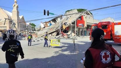 Terremoto de 7.8 deja al menos 32 muertos y activa alertas de tsunami en Asia