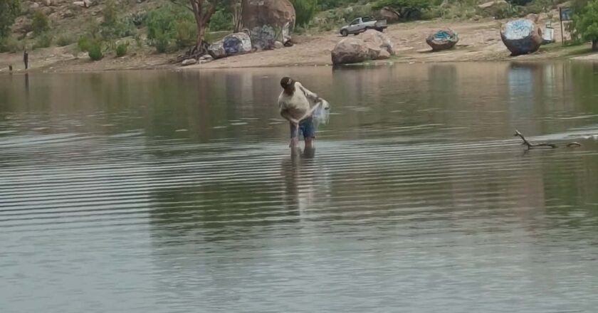 Denuncian pesca furtiva y extracción irregular en la Cañada del Lobo