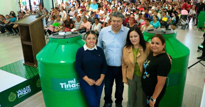 Más de 500 familias reciben tinacos para fortalecer el almacenamiento de agua en Villa de Pozos