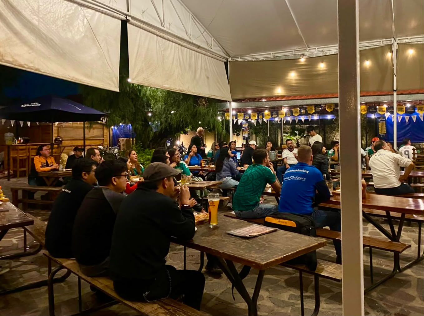 Triunfos de la selección mexicana disparan ventas en restaurantes de Villa de Pozos