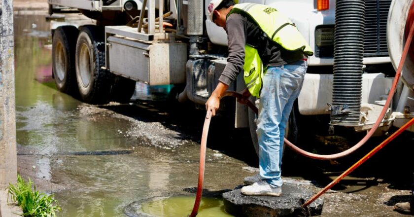 Villa de Pozos se blinda contra las lluvias con operativo permanente de desazolve
