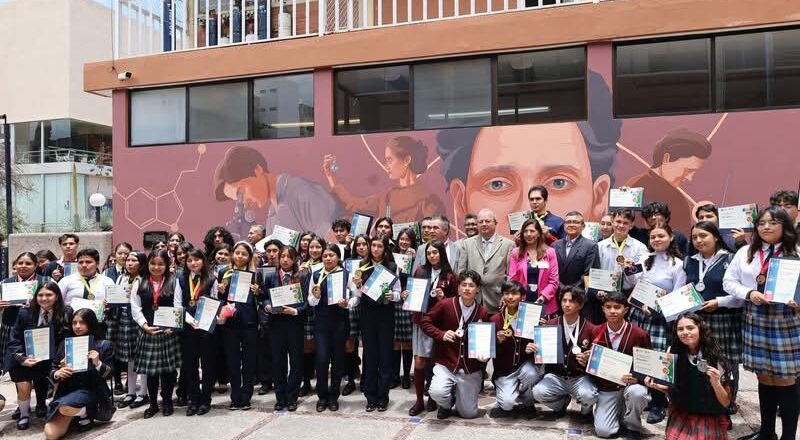 Quince jóvenes del Cobach ponen en alto a San Luis Potosí en Olimpiadas de Ciencias