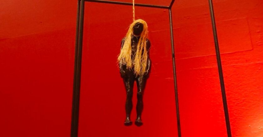 La bruja guachichil desentierra su historia en el Museo Federico Silva con la obra de Emilio Borjas
