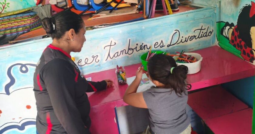 Gobierno de la Capital acerca la lectura a niñas, niños y familias de la colonia Cumbres