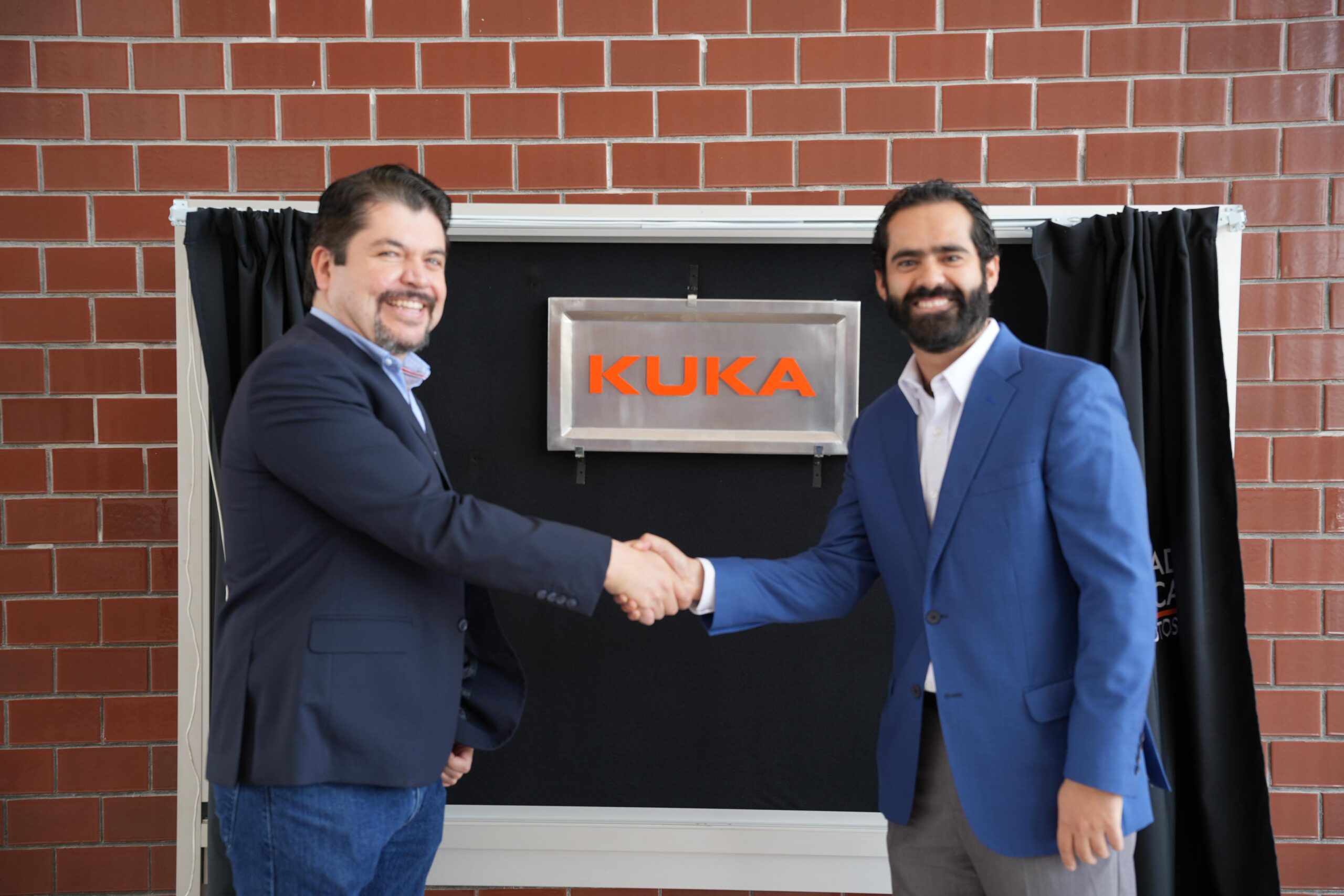 UPSLP firma alianza con KUKA para formar especialistas en robótica industrial