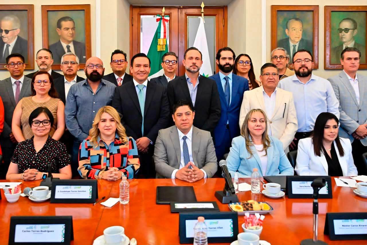 Ricardo Gallardo propone derogar la “Ley Serrano” y abre diálogo sobre inteligencia artificial