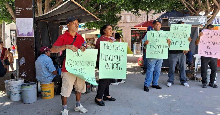 Comerciantes se manifiestan en Matehuala; Gobierno Municipal instala mesa de diálogo para atender inconformidades