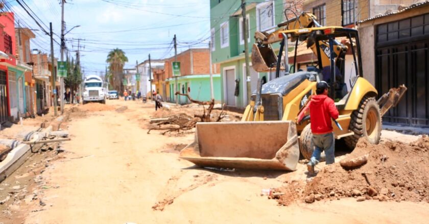 Avanza al 60% la rehabilitación de la calle 101 en Villa de Pozos