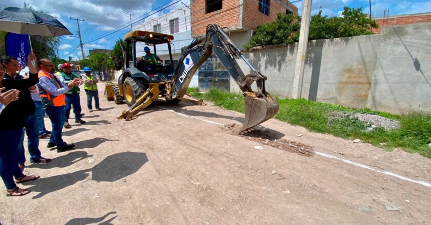 Gobierno de la Capital inicia renovación de redes de agua y drenaje en Mártires de la Revolución