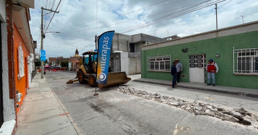 Vecinos de la calle Escandón vigilarán avance de obra sanitaria de INTERAPAS