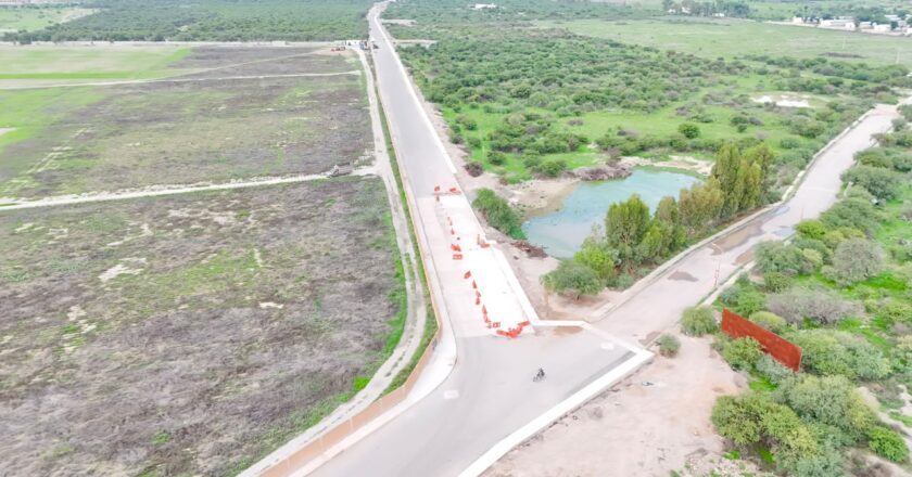 Camino a Santa Rita registra 97% de avance y fortalecerá la conectividad de Villa de Pozos
