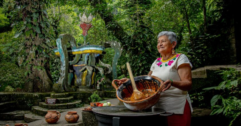 Jardín Escultórico Edward James y Cervecería James presentan el ciclo de cenas surrealista “A la mesa con James”