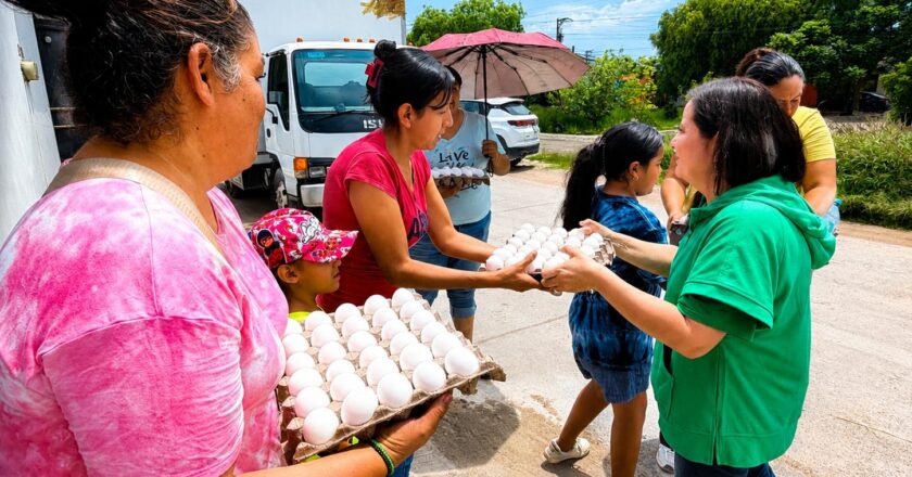 Programa Casa por Casa lleva apoyos alimentarios a familias de Los Silos en Villa de Pozos