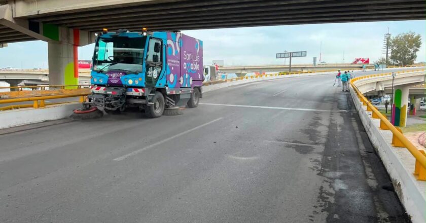 Gobierno de la Capital interviene la parte superior de Distribuidor Juárez con limpieza