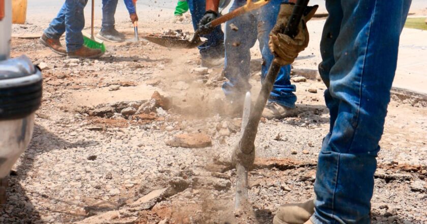 Villa de Pozos refuerza programa de bacheo en calles y avenidas del municipio