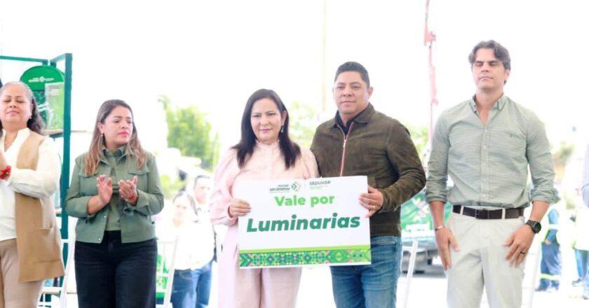 Villa de Pozos recibe 4 mil luminarias y apoyos escolares para familias