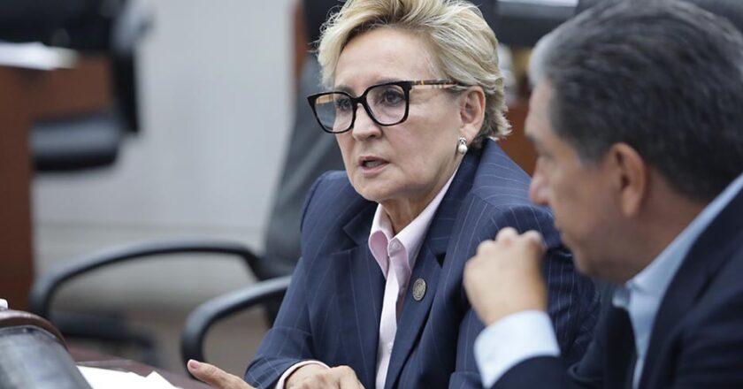 Buscan castigar con cárcel la usurpación de funciones médicas en San Luis Potosí