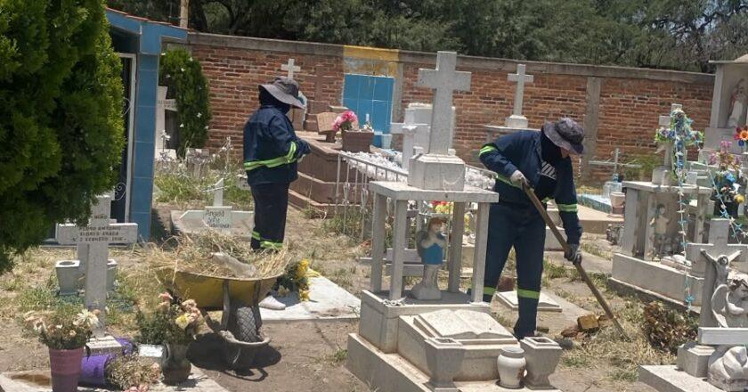 Villa de Pozos intensifica el mantenimiento en panteones para mejorar su imagen y seguridad