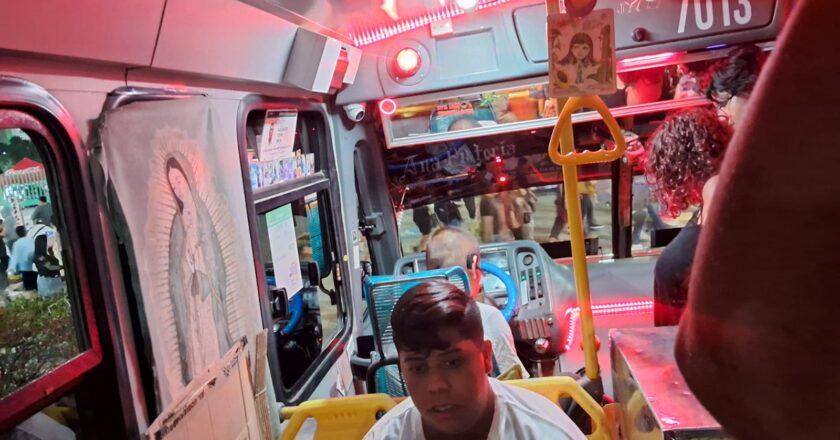 Denuncian cobros irregulares en transporte durante la FENAPO
