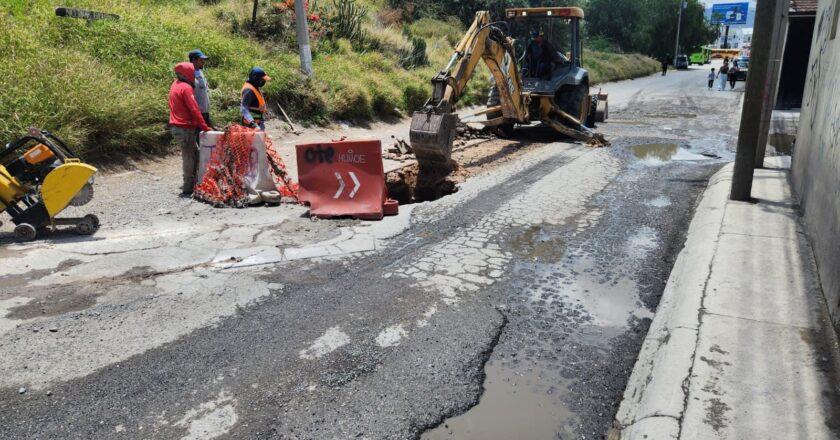Interapas rehabilita colector sanitario en Flores del Aguaje