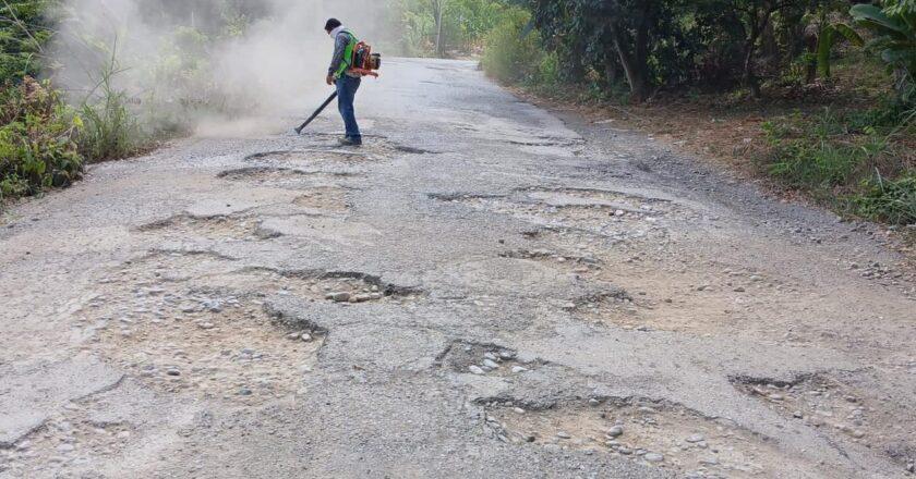 Reparan camino Axtla-Coxcatlán que conecta a 62 localidades de la Huasteca