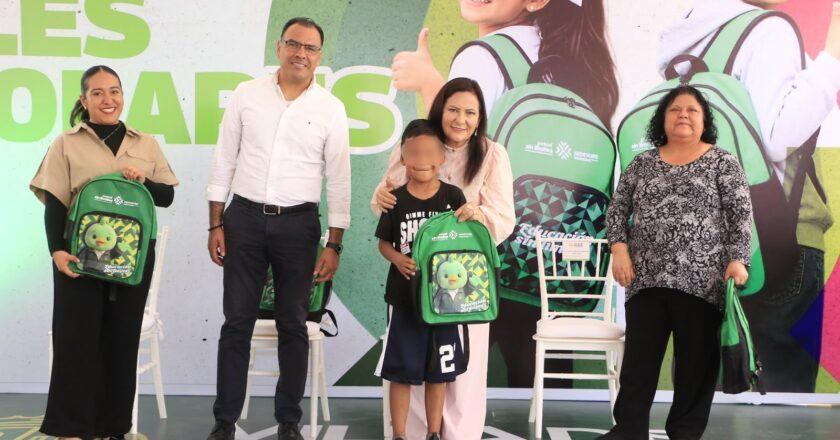 Villa de Pozos lleva apoyo escolar a familias de Las Águilas