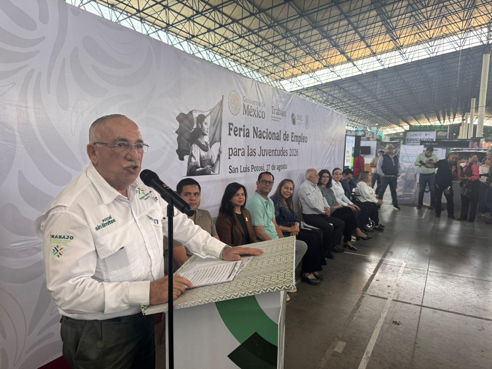 Más de mil jóvenes buscan empleo y encuentran 700 vacantes en la Fenapo