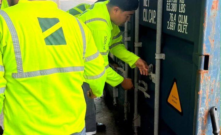Aseguran más de 4 mil productos presuntamente apócrifos en aduana de Lázaro Cárdenas