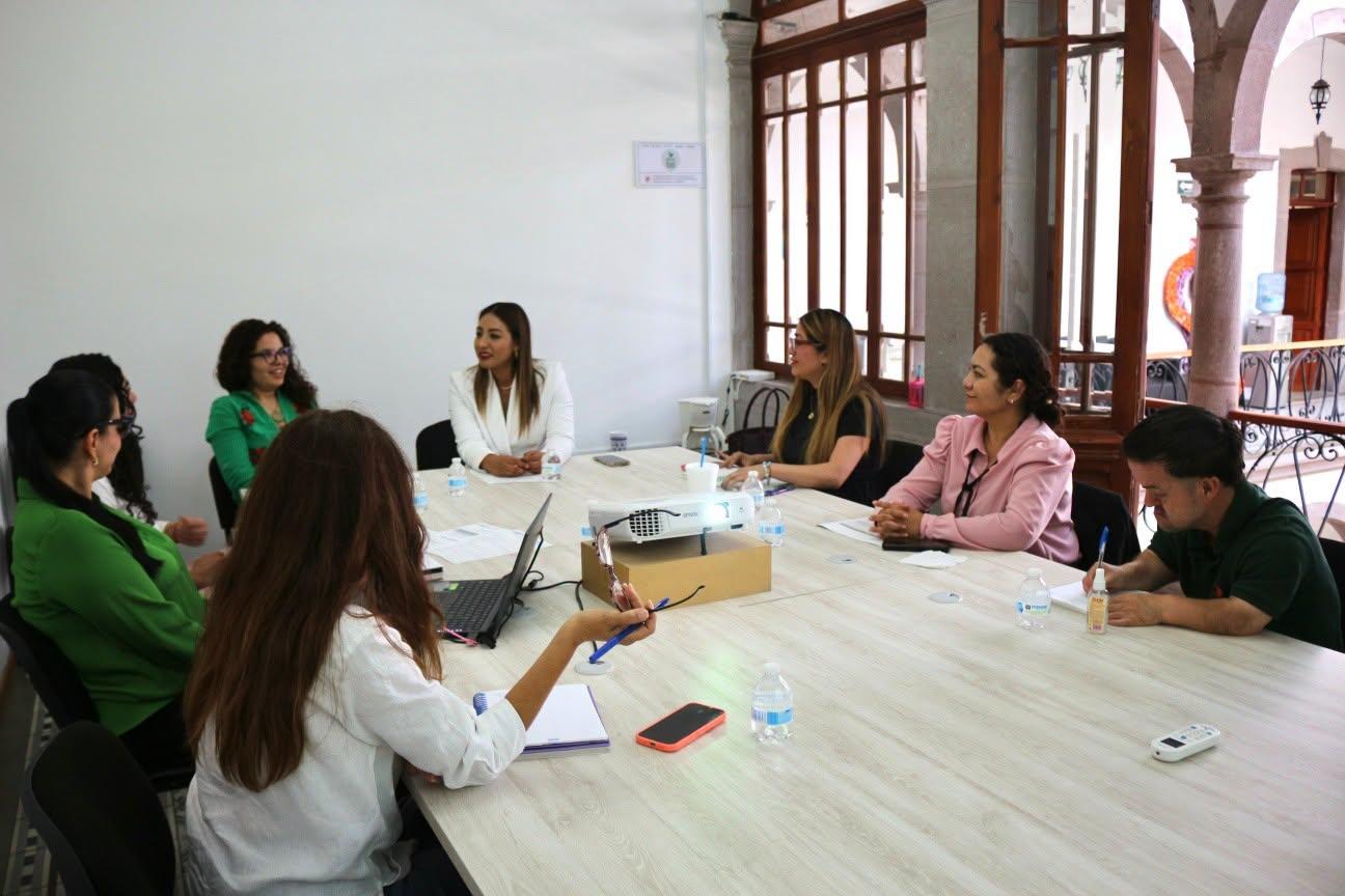 Semujeres amplía coordinación para atender a potosinas en las cuatro regiones