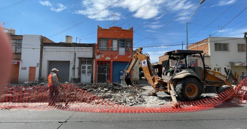 Interapas lleva rehabilitación de drenajes a barrios tradicionales de la capital