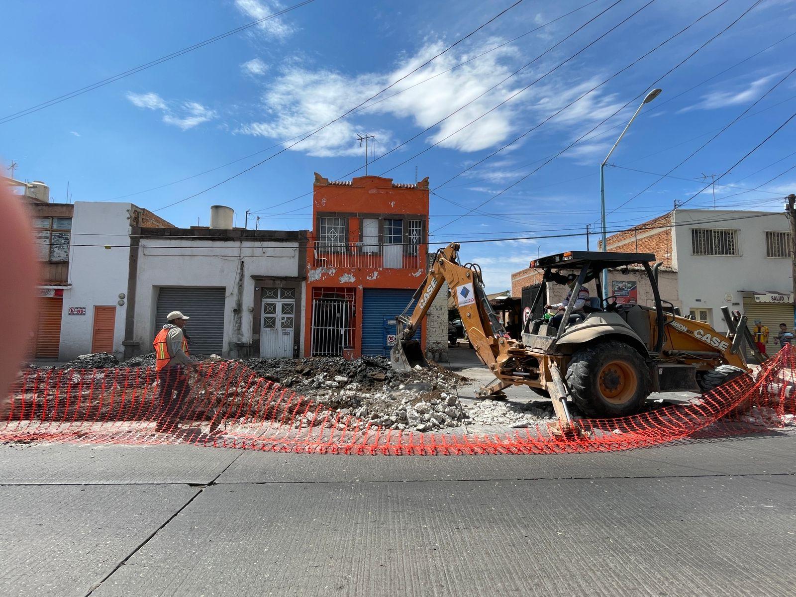 Interapas lleva rehabilitación de drenajes a barrios tradicionales de la capital