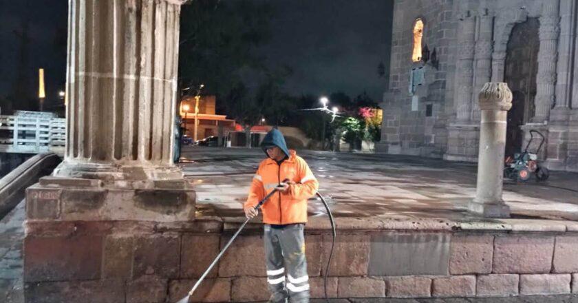 Realizan mantenimiento nocturno en la Calzada de Guadalupe