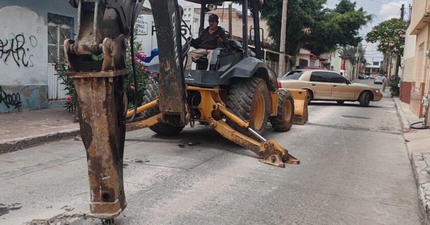 Interapas rehabilita drenaje en el barrio de San Juan de Guadalupe