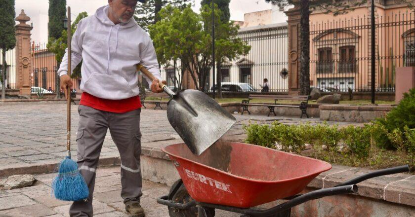 Gobierno Municipal brinda limpieza y mantenimiento a espacios de convivencia en el Centro Histórico