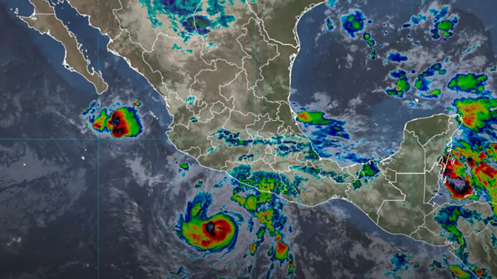 Huracán Trudy alcanza categoría 3 y amenaza con intensificarse frente al Pacífico mexicano.